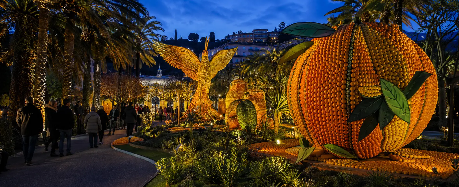 Jardins Biovès illuminés autour de sculptures d’oranges et de citrons