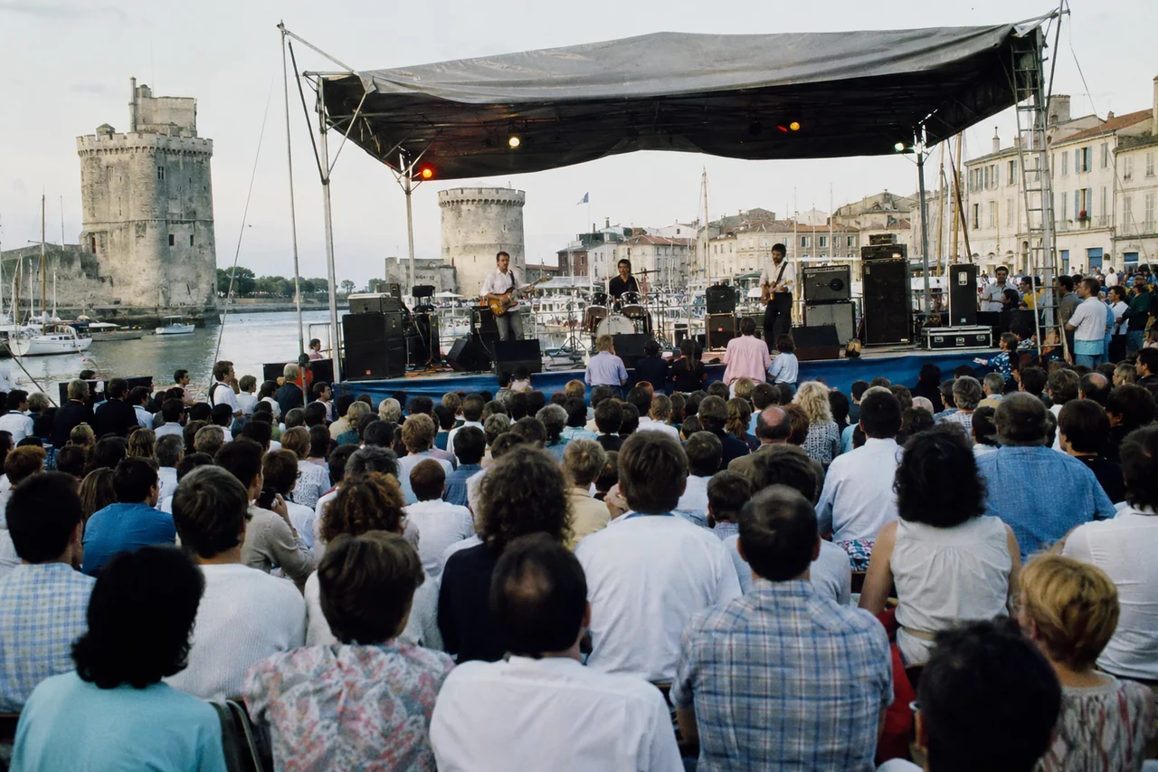 Reconstitution d’un concert des premières Francofolies à La Rochelle en 1985